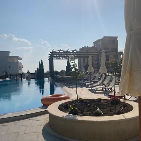 Уютные 1 Спальные Апартаменты С Бассейном В Rose Gardens Apartament Gmina Pomorie