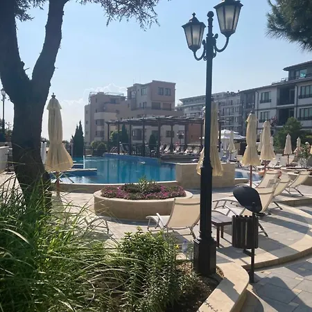 Уютные 1 Спальные Апартаменты С Бассейном В Rose Gardens Apartment Pomorie