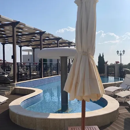 Уютные 1 Спальные Апартаменты С Бассейном В Rose Gardens Pomorie
